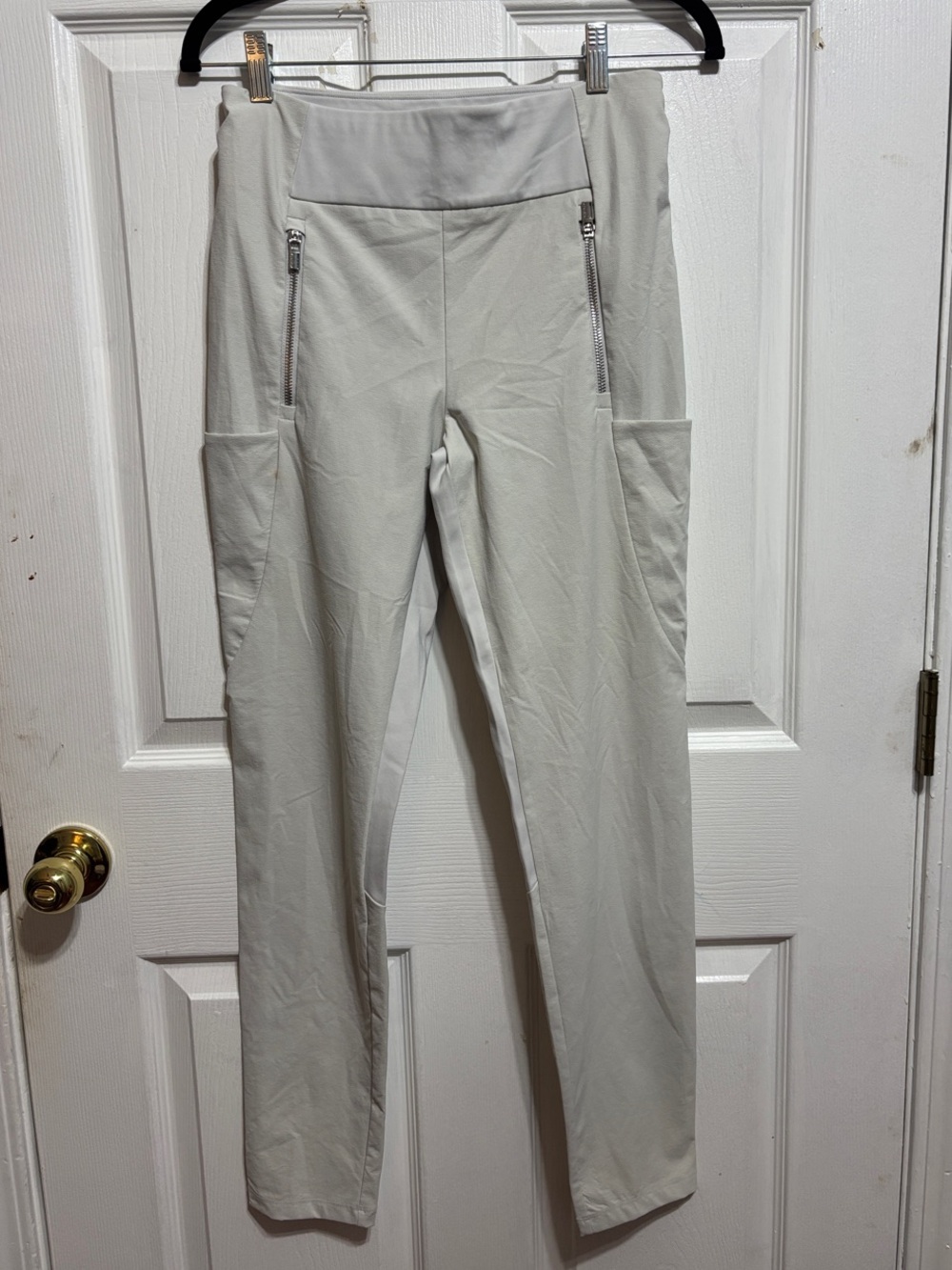 Athleta Headlands Hybrid Tight: soft gray- size 4- great condition!